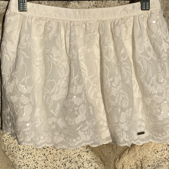 abercrombie kids Other - Abercrombie Girls embroidered white with sequence detail skirt Sz M